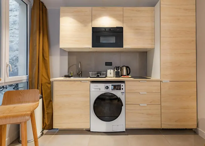 Апартаменты Cozy Near The Eiffel Tower Париж